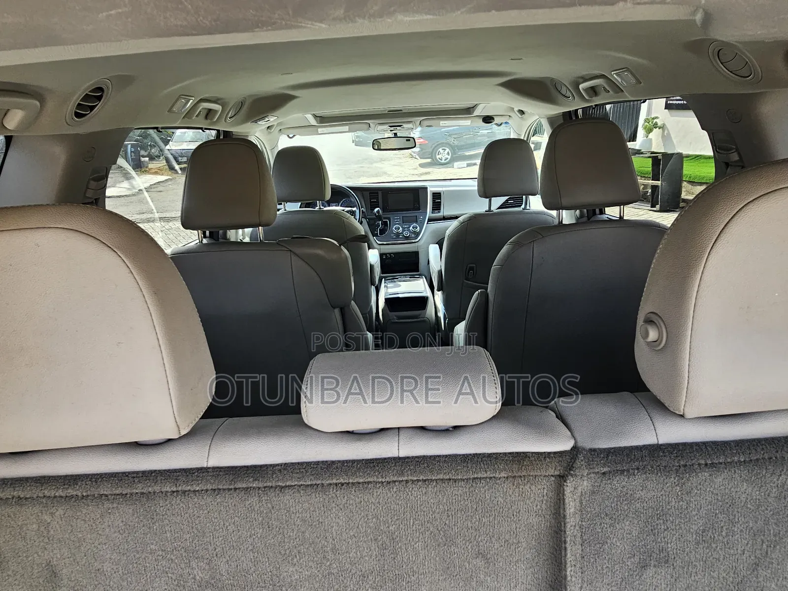 Toyota Sienna XLE 8 Passenger (3.5L 6cyl 6A) 2016 Silver