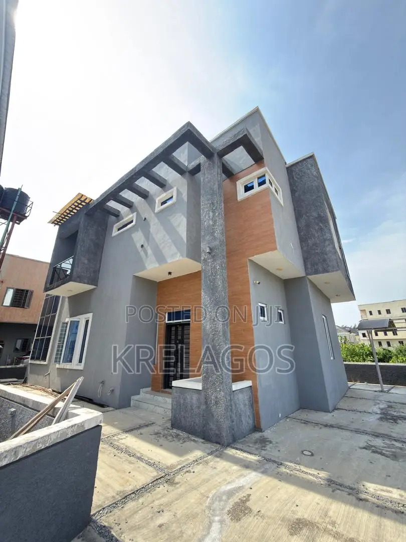 4bdrm Duplex in Orchid, Chevron for sale