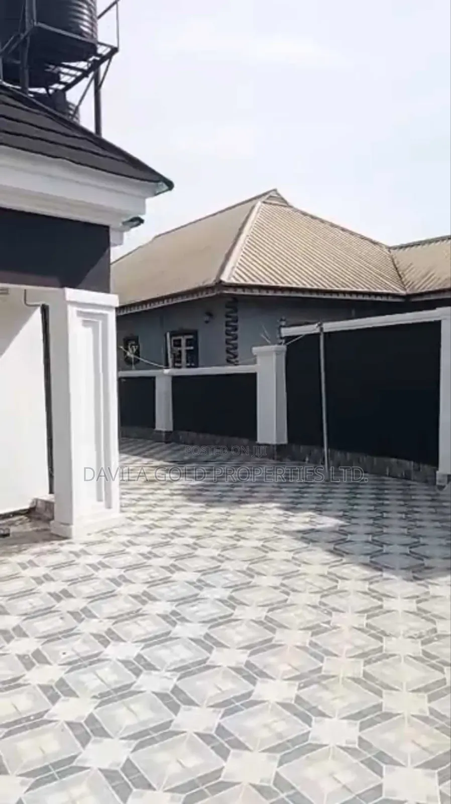 11bdrm Block of Flats in Benin City for sale