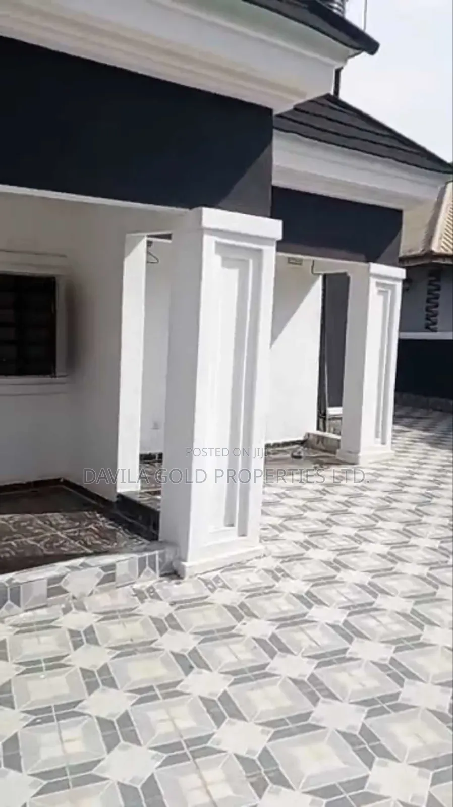 11bdrm Block of Flats in Benin City for sale