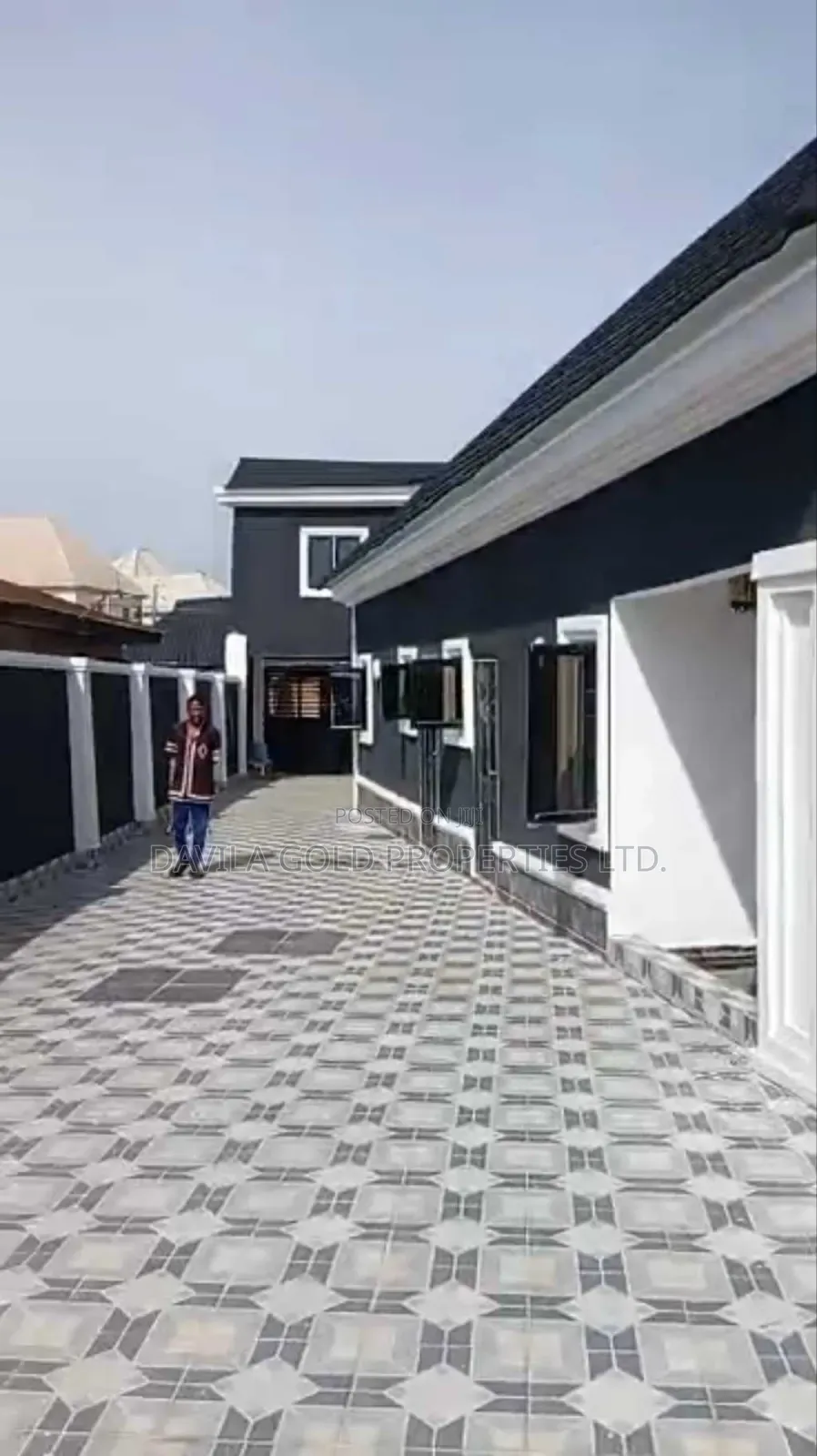 11bdrm Block of Flats in Benin City for sale