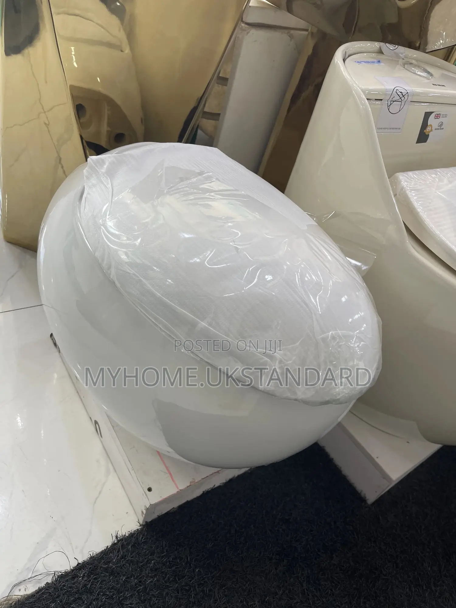 Smart Executive White Egg Shape Water Closet Set
