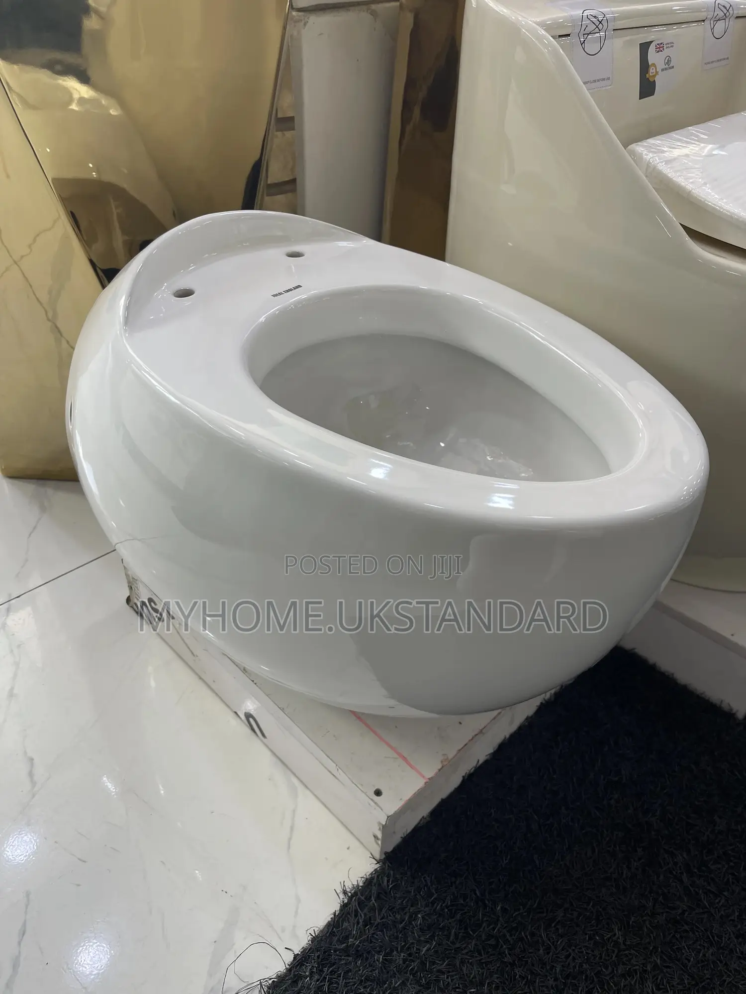 Smart Executive White Egg Shape Water Closet Set