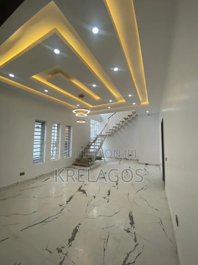 4bdrm Duplex in Orchid, Chevron for sale