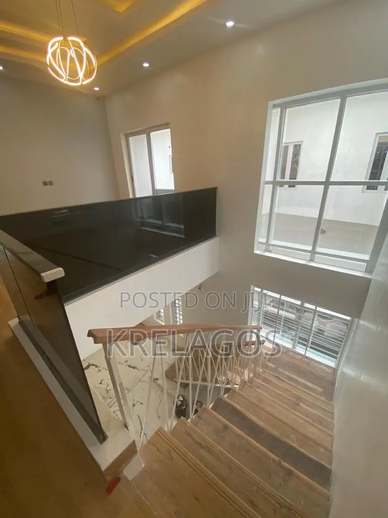 4bdrm Duplex in Orchid, Chevron for sale