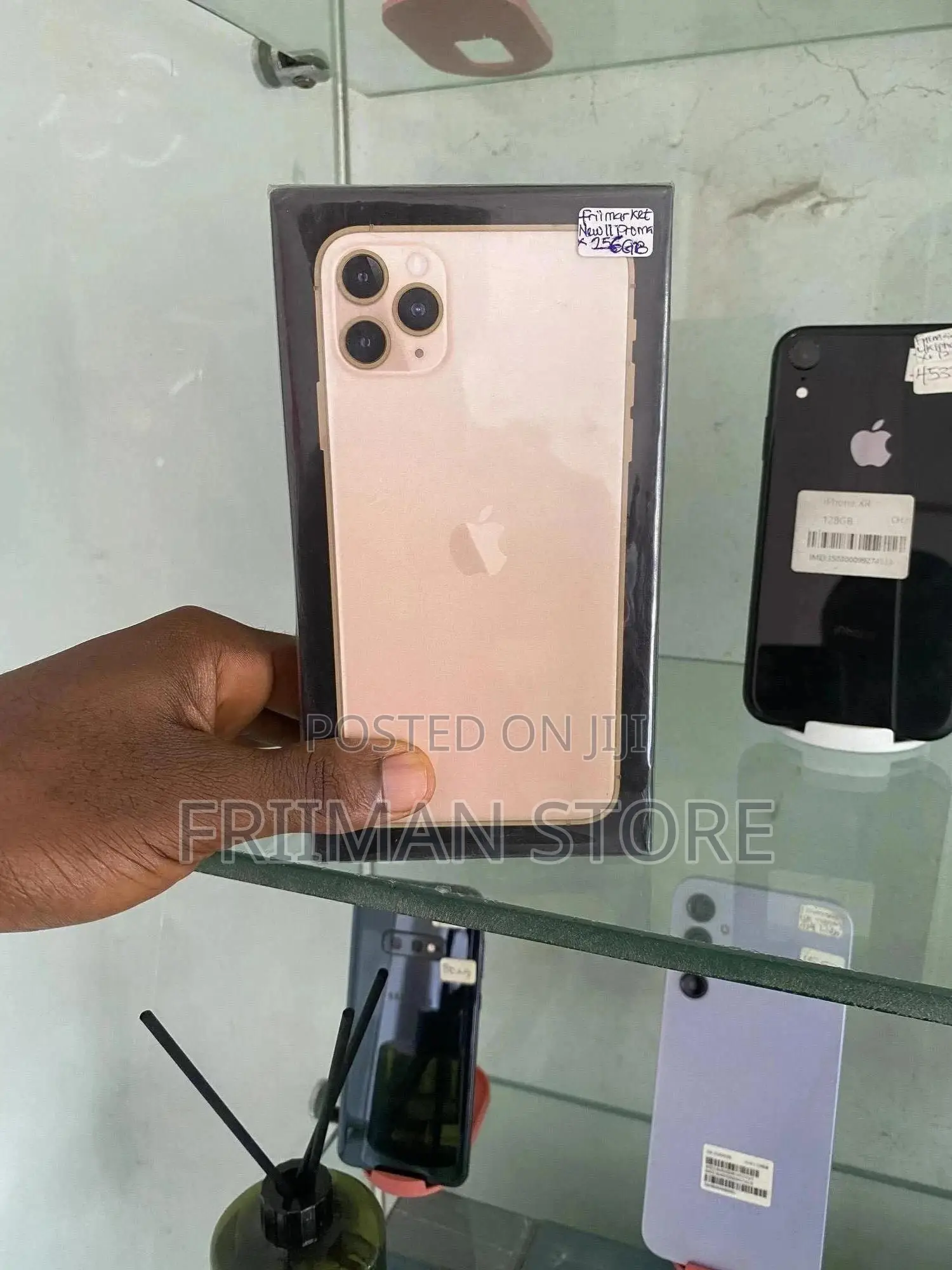 New Apple iPhone 11 Pro Max 256 GB Gold