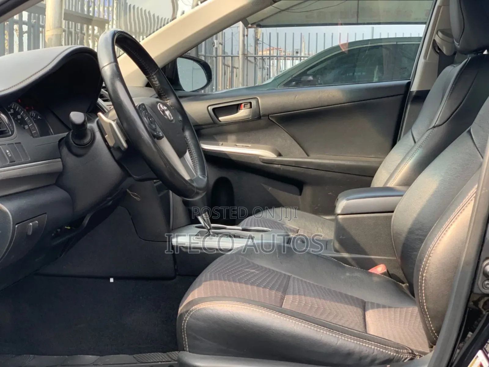 Toyota Camry SE 4dr Sedan (2.5L 4cyl 6A) 2014 Gray
