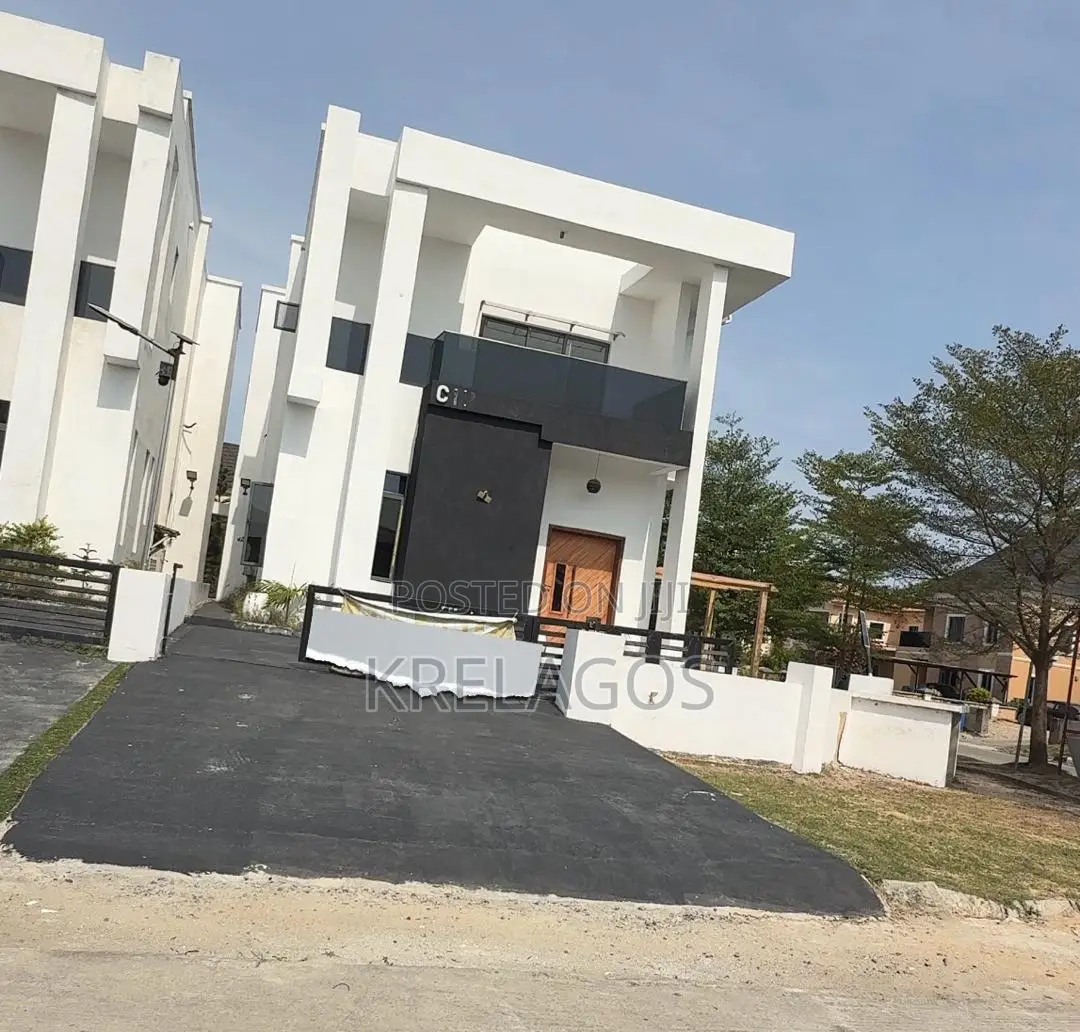 5bdrm Duplex in Chevron for sale