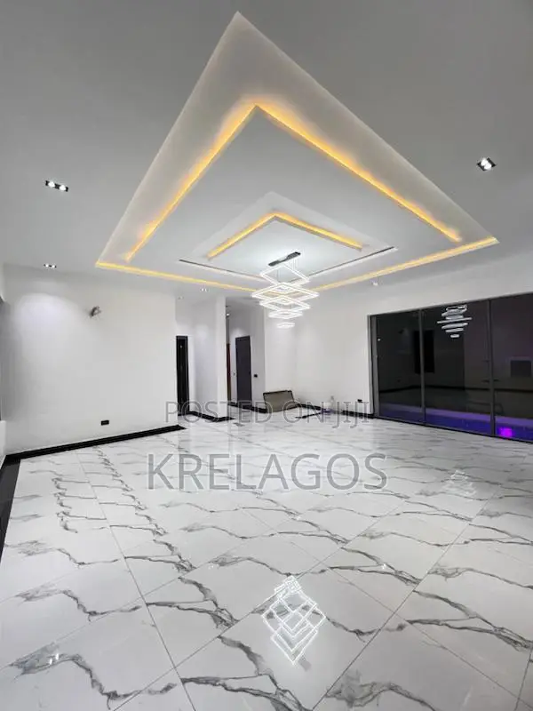 5bdrm Duplex in Chevron for sale