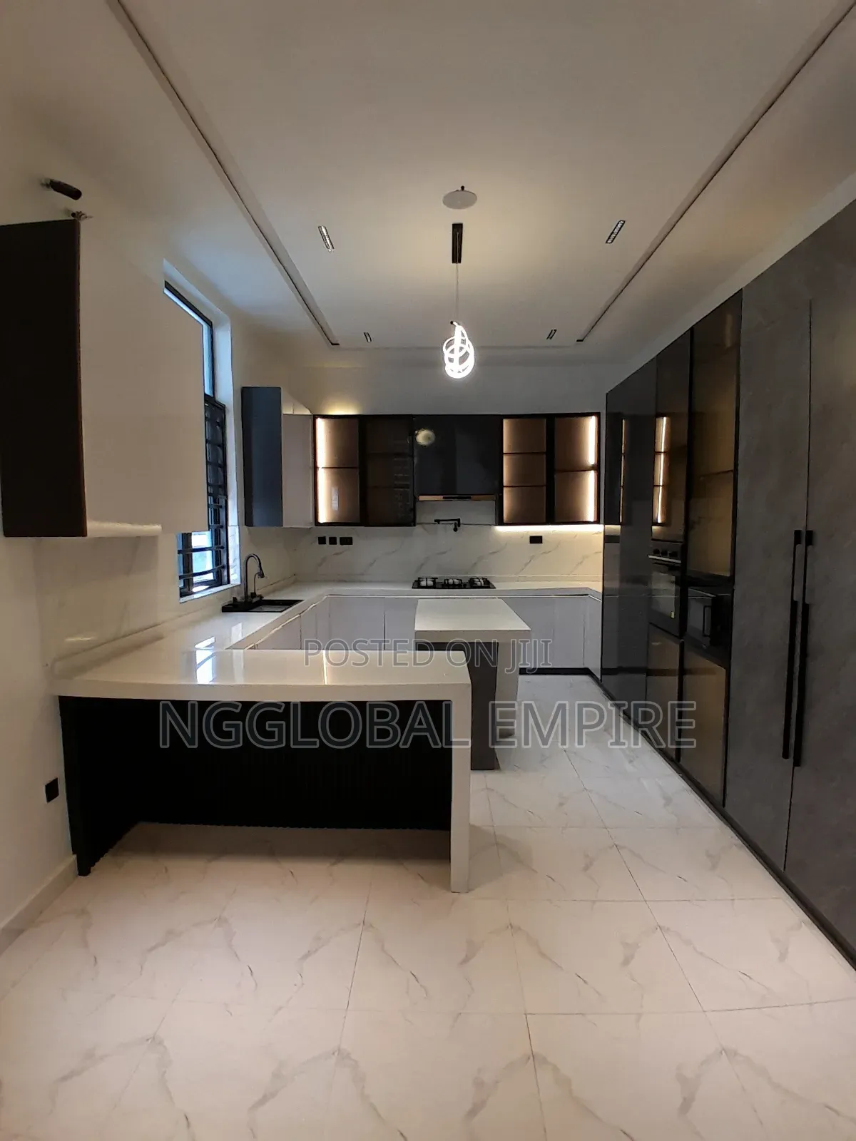 5bdrm Duplex in Royal Prime, Chevron for sale