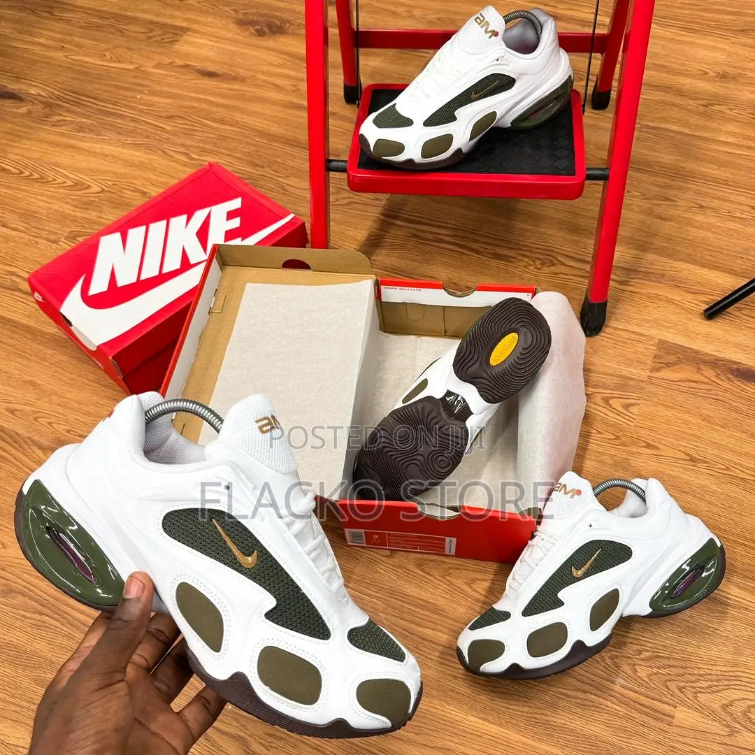 Original Nike Air Max Muse Sneakers