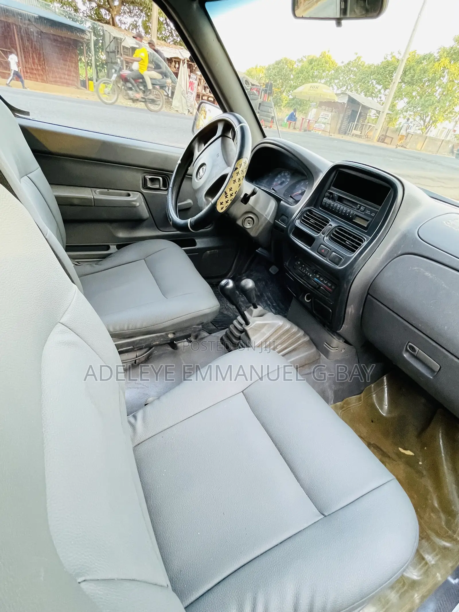 Nissan Hardbody 2012 White