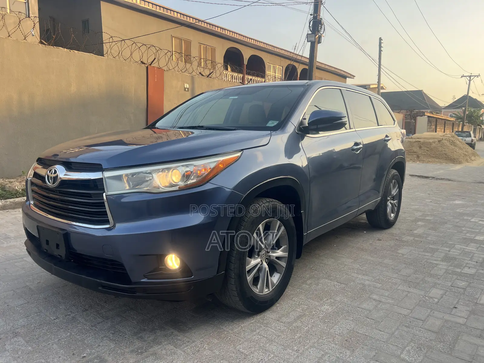 Toyota Highlander LE Plus V6 4x4 (3.5L 6cyl 6A) 2016 Blue
