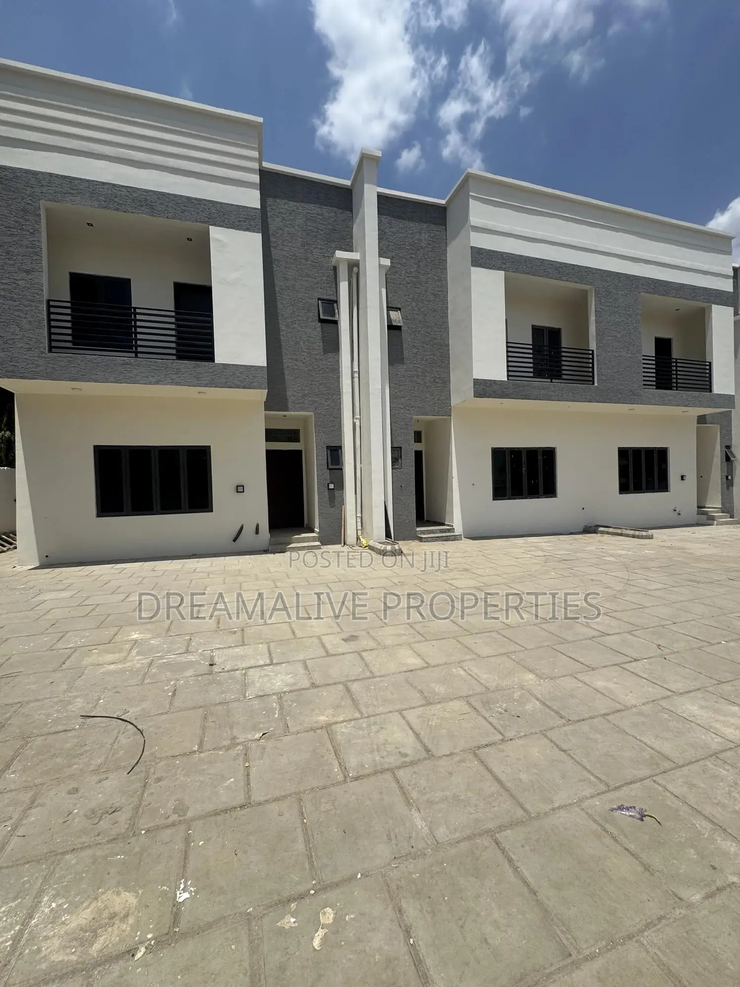 4bdrm Duplex in An Estate, Gwarinpa for sale