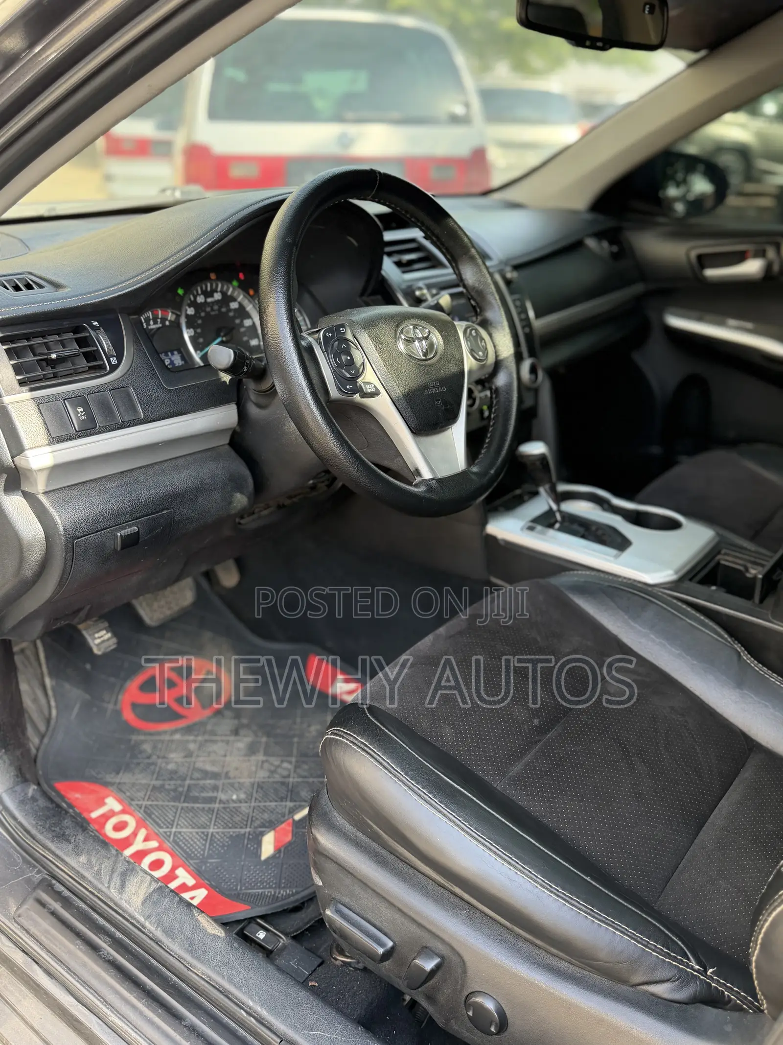 Toyota Camry SE V6 4dr Sedan (3.5L 6cyl 6A) 2012 Gray