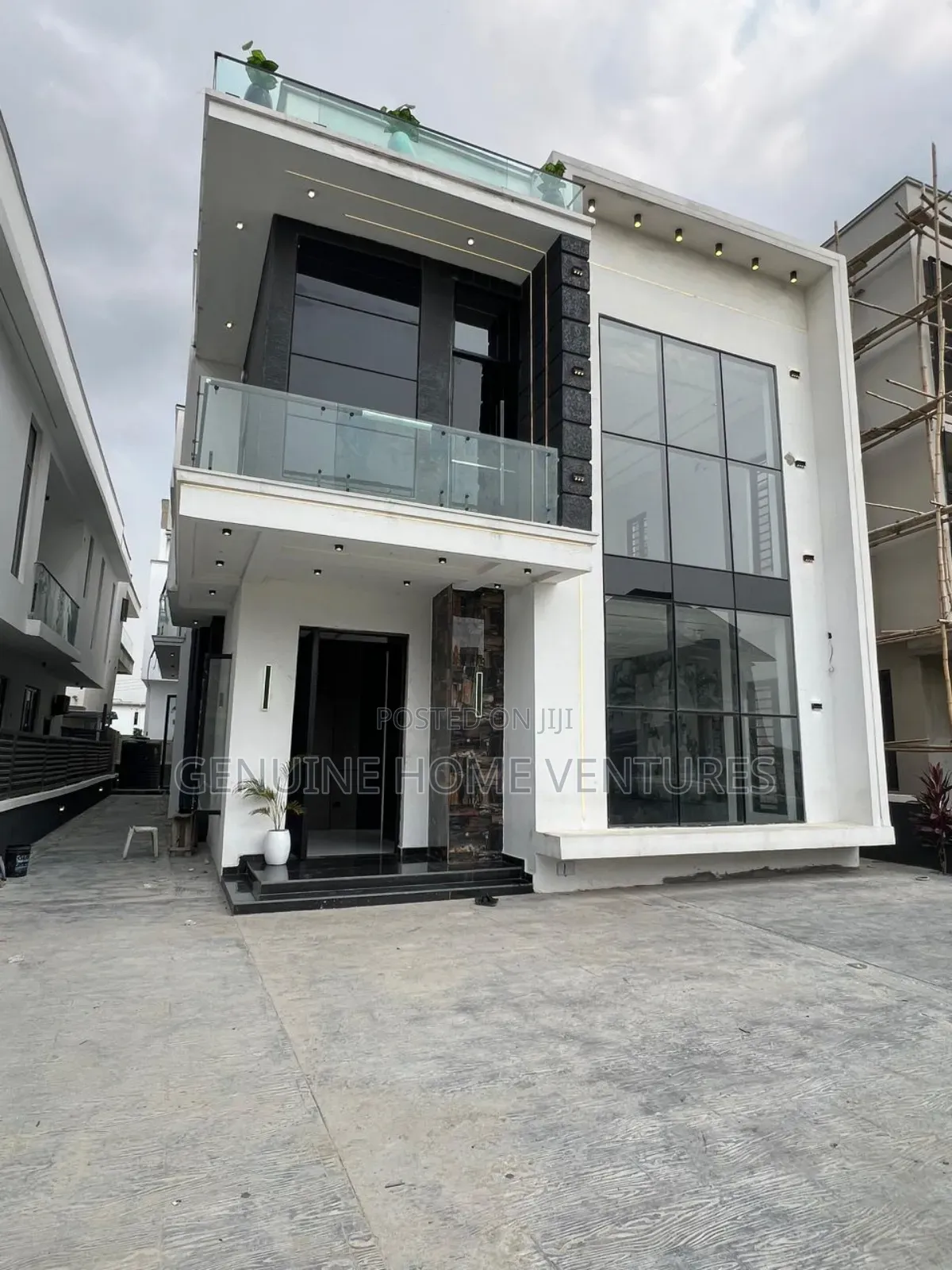 5bdrm Duplex in Ikota for sale