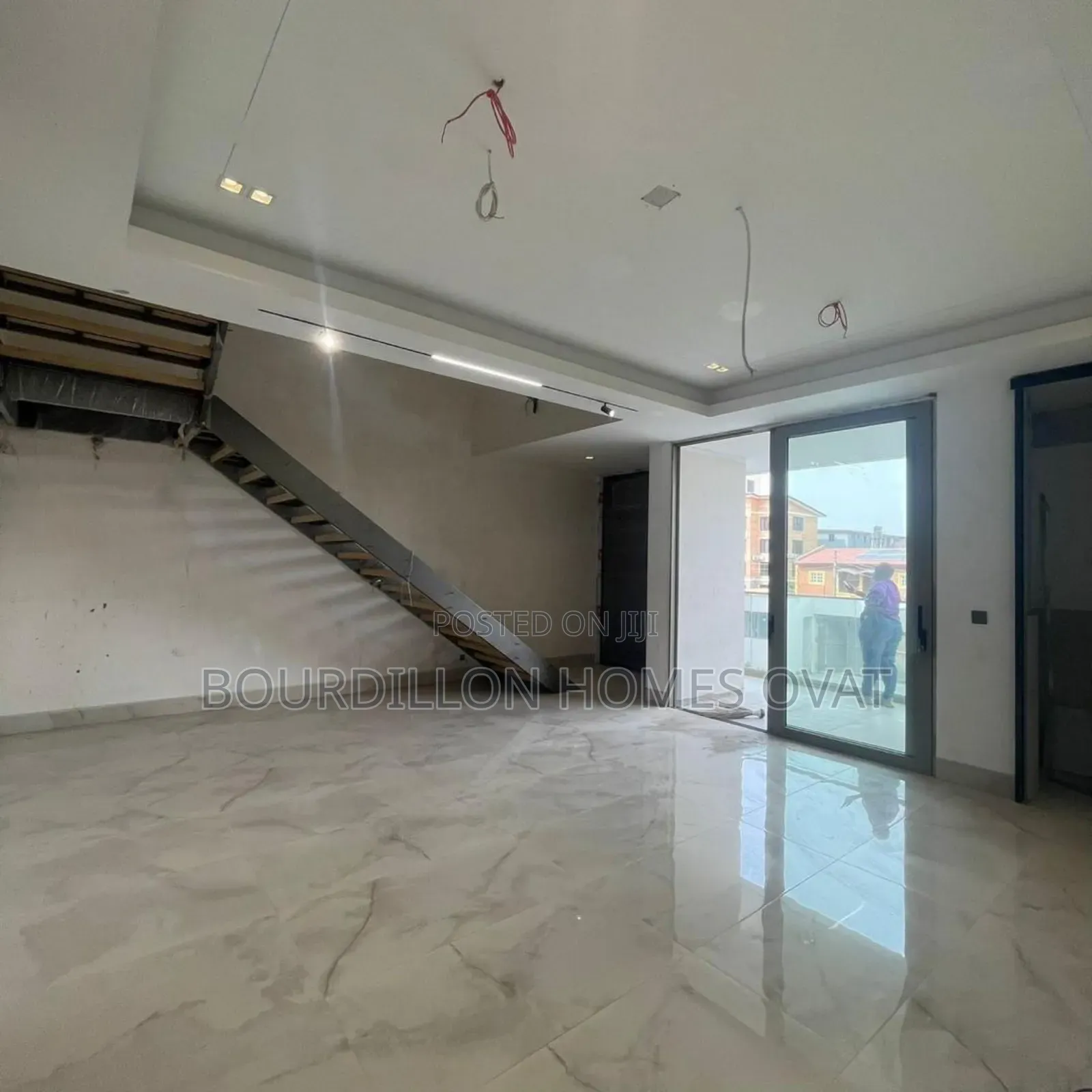 3bdrm Apartment in Lekki Phase 1 for sale