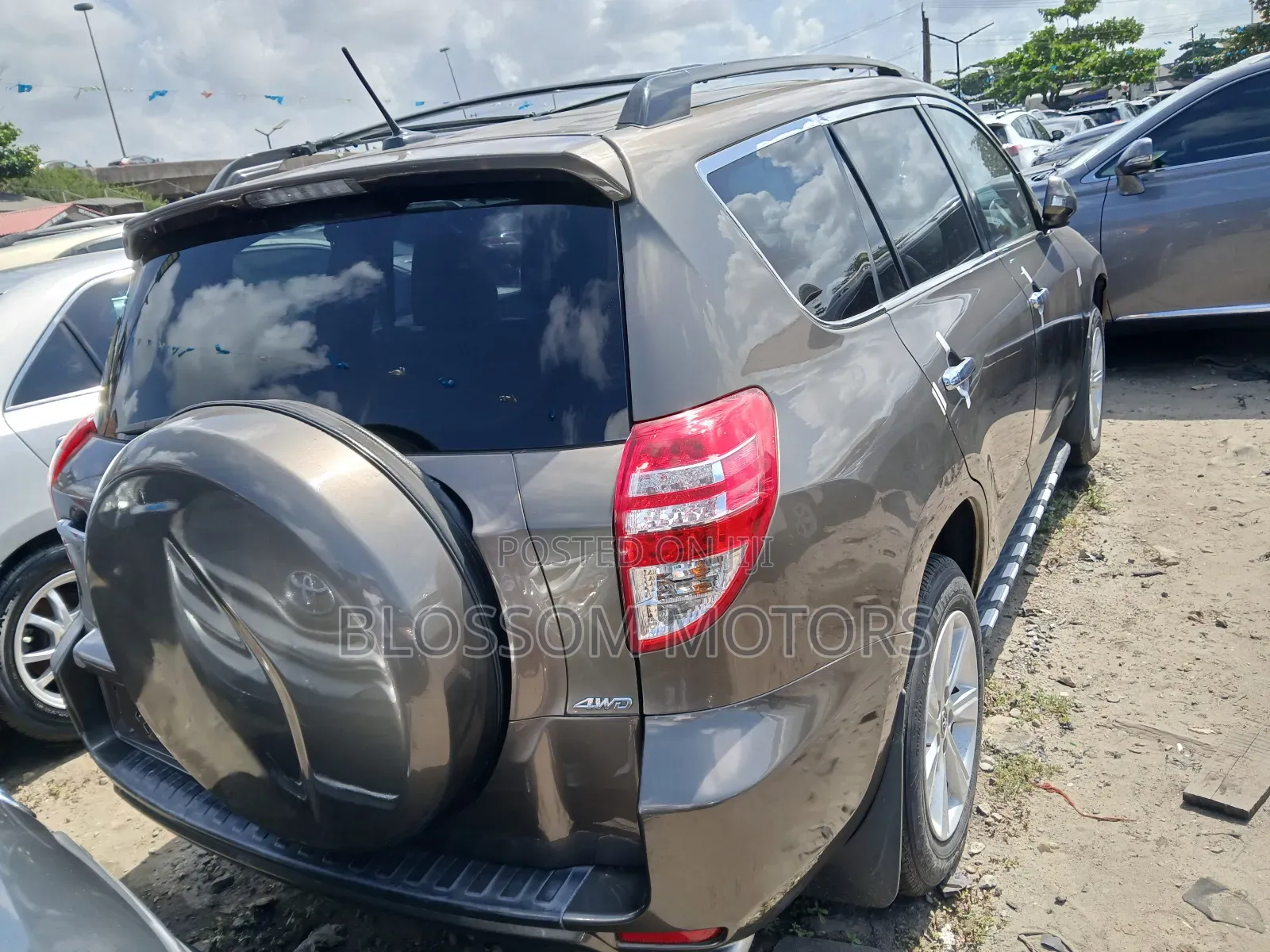 Toyota RAV4 2012 Gold