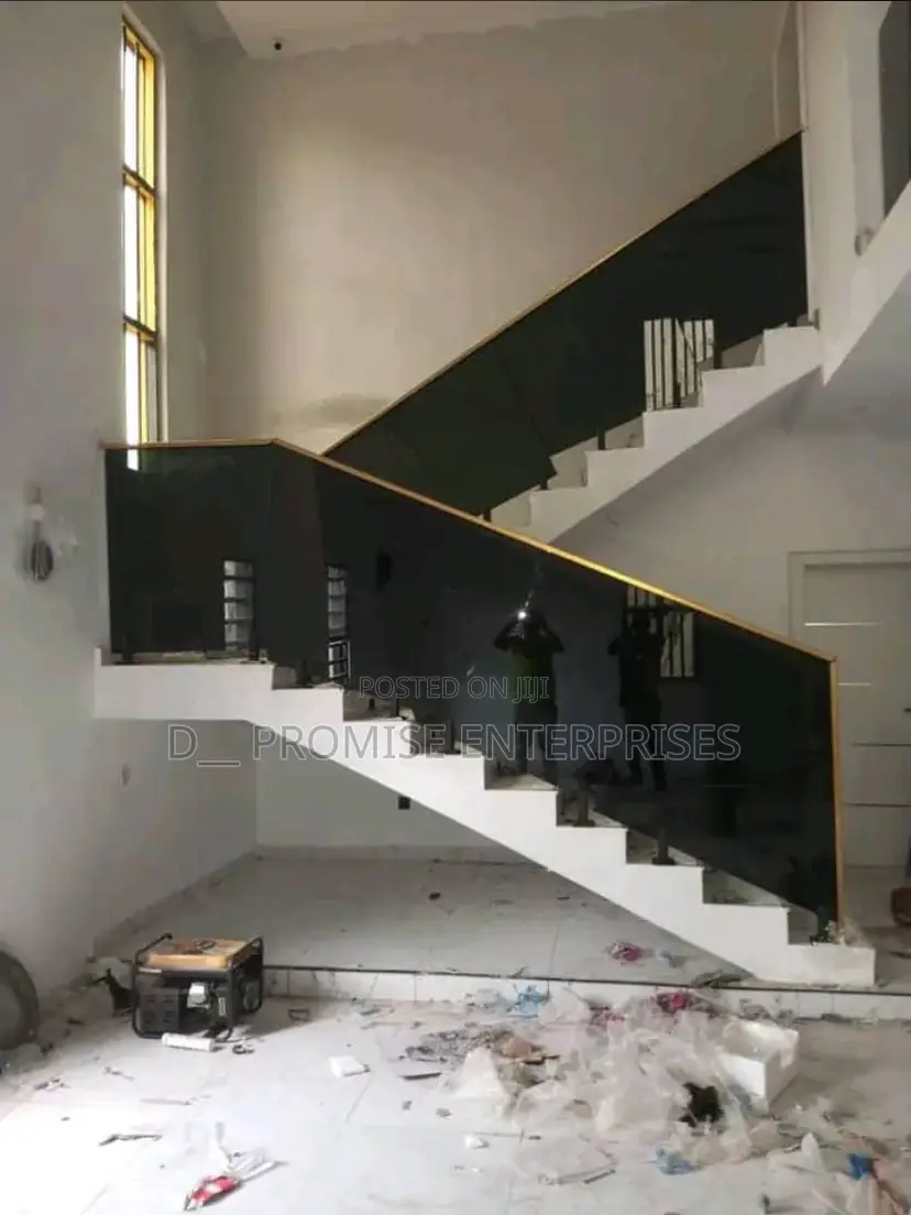 Staircase Frameless Glass (Gray)