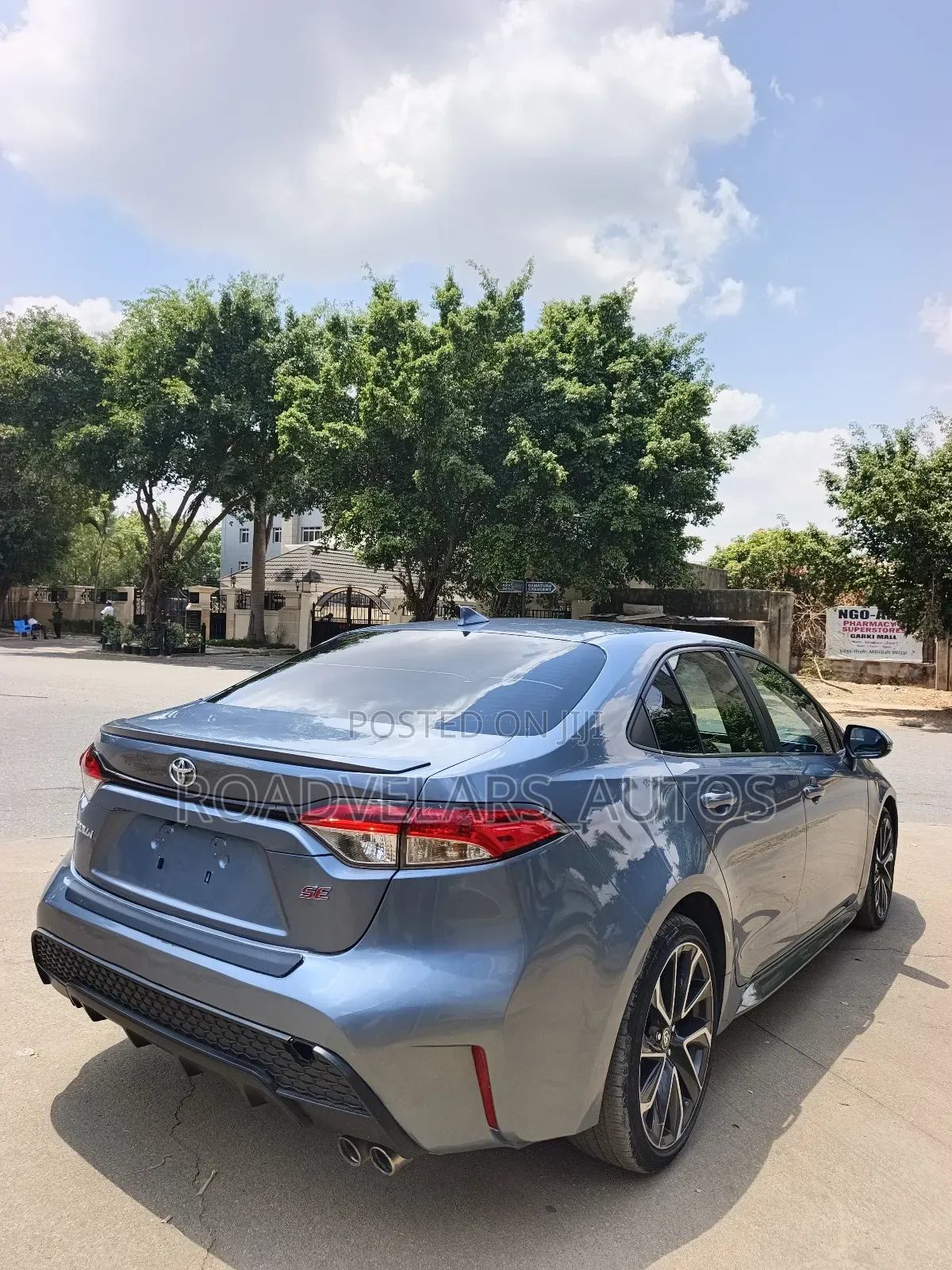 Toyota Corolla LE (1.8L 4cyl 2A) 2019 Blue