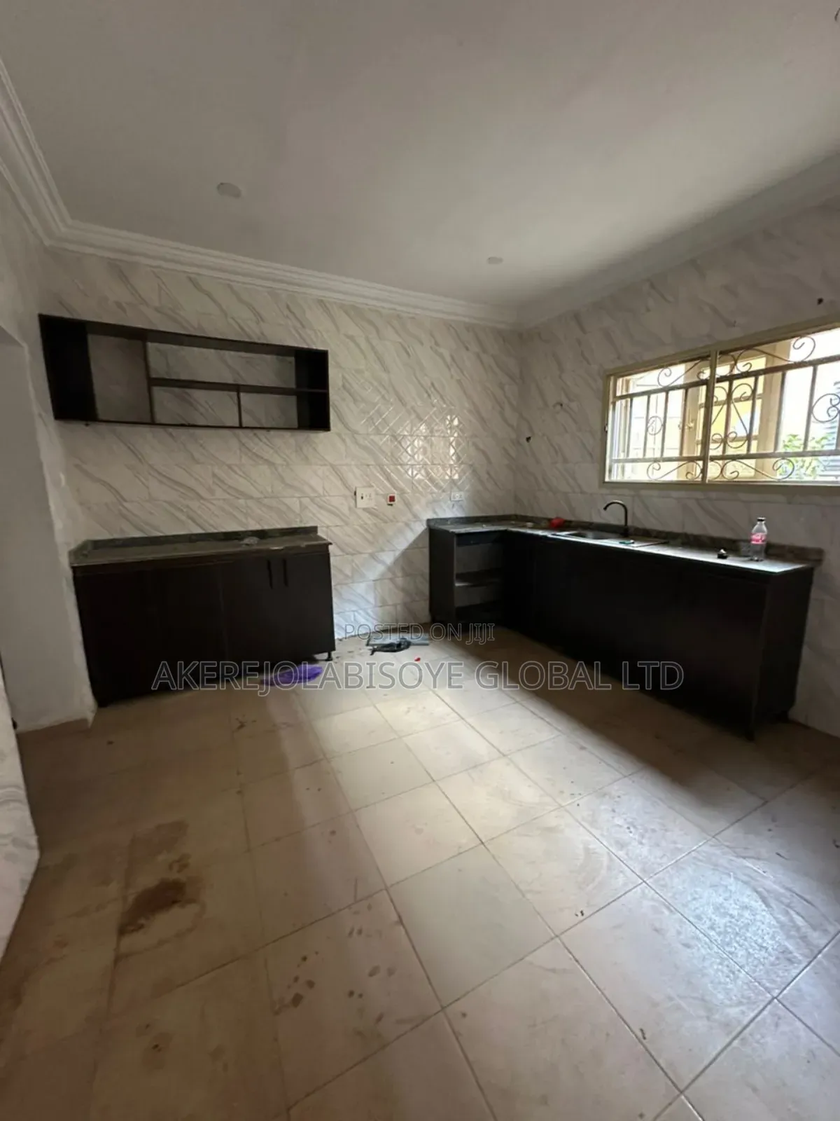 3bdrm Apartment in Gwarinpa Extension, Life Camp for rent