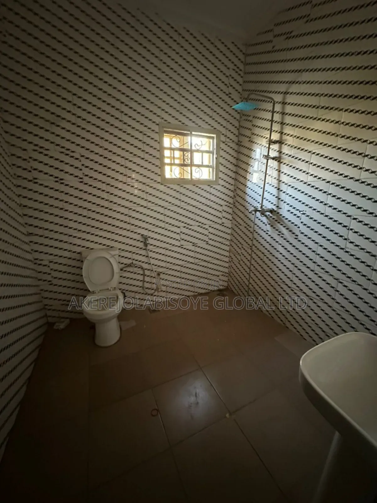 3bdrm Apartment in Gwarinpa Extension, Life Camp for rent