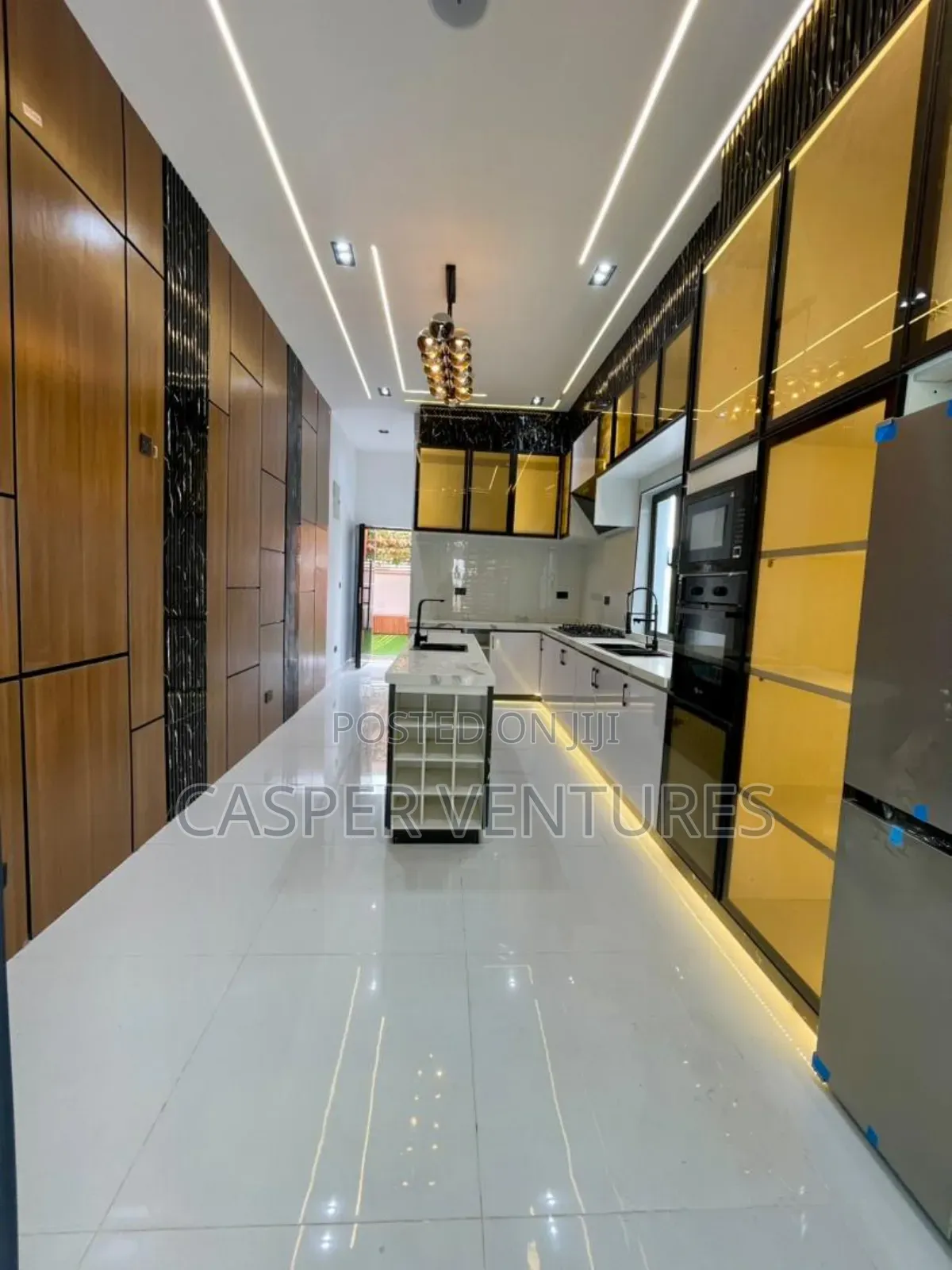 5bdrm Duplex in Lekki County, Ikota for sale