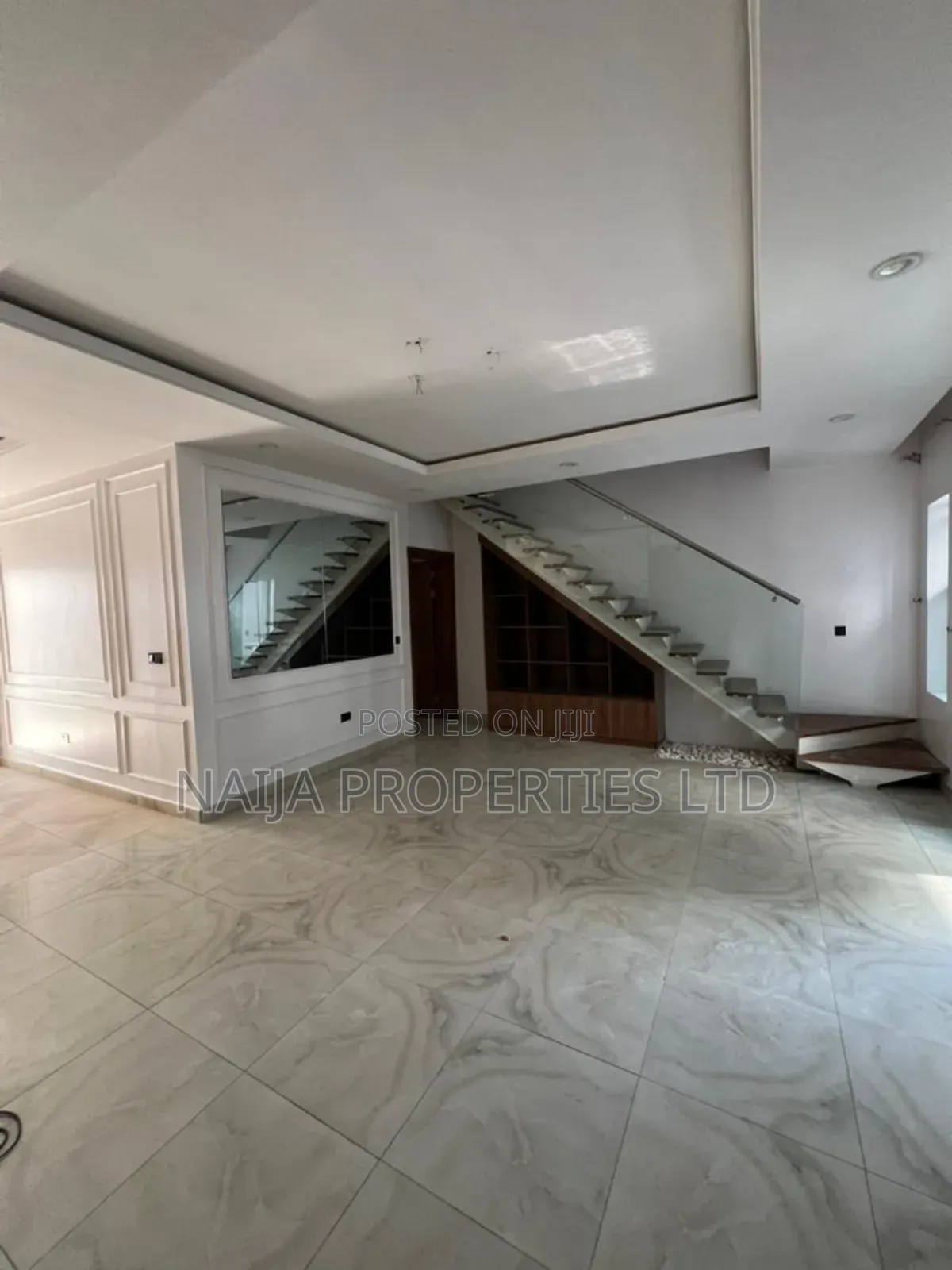 2bdrm Maisonette in Off Freedom Way, Lekki Phase 1 for rent