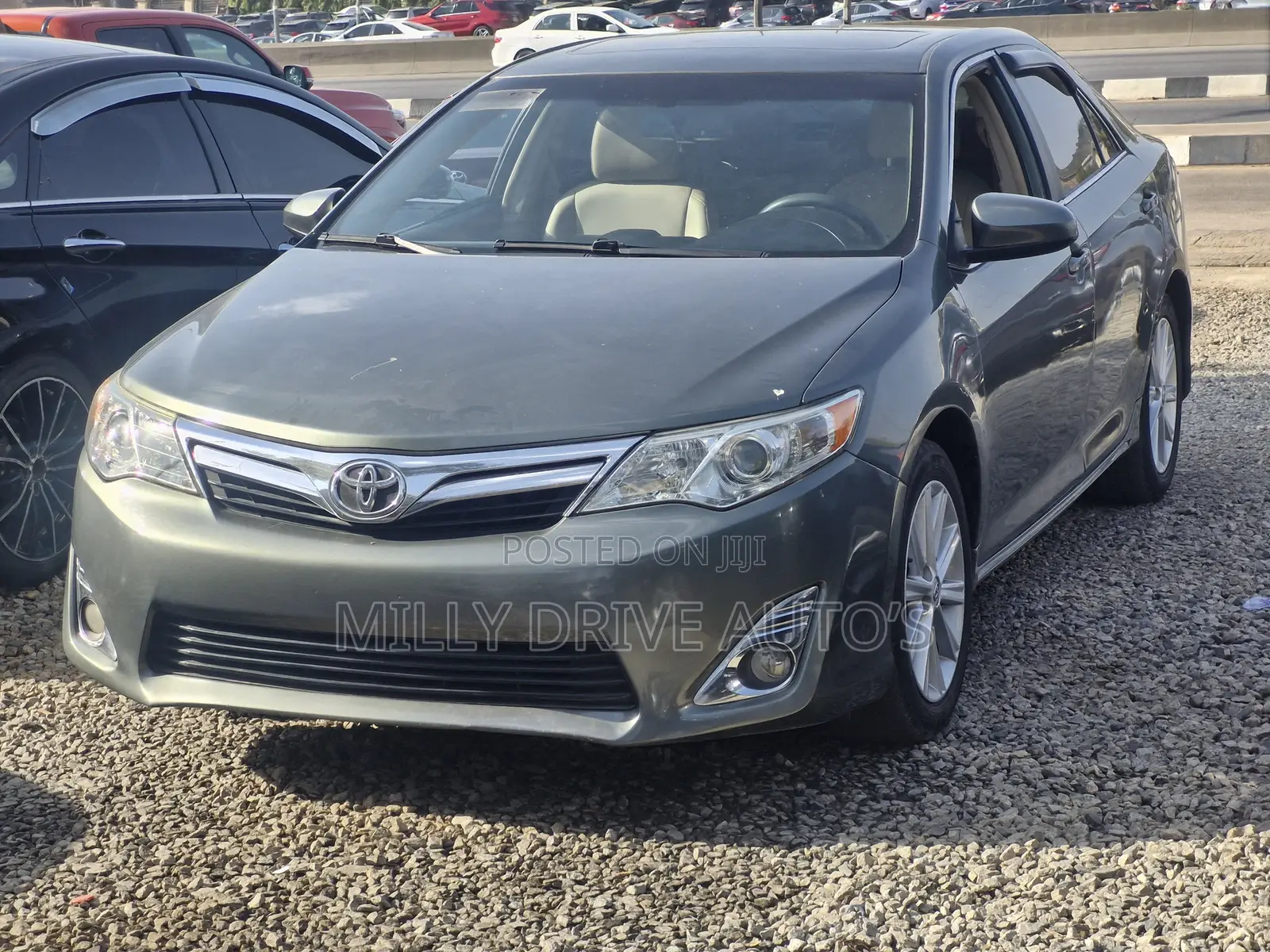 Toyota Camry XLE V6 4dr Sedan (3.5L 6cyl 6A) 2013 Gray