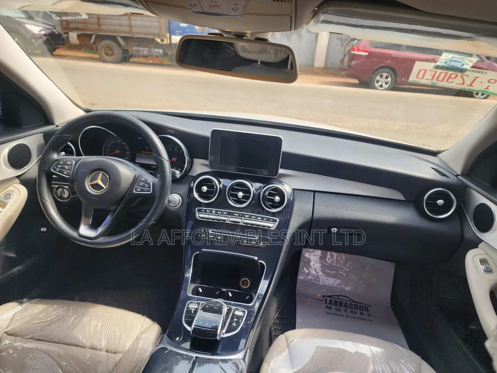 Mercedes-Benz C300 Luxury 4dr AWD 4Matic Sedan (2.0L 4cyl 7A) 2015