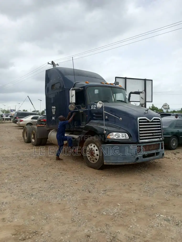 2004 Mack Truck Head.