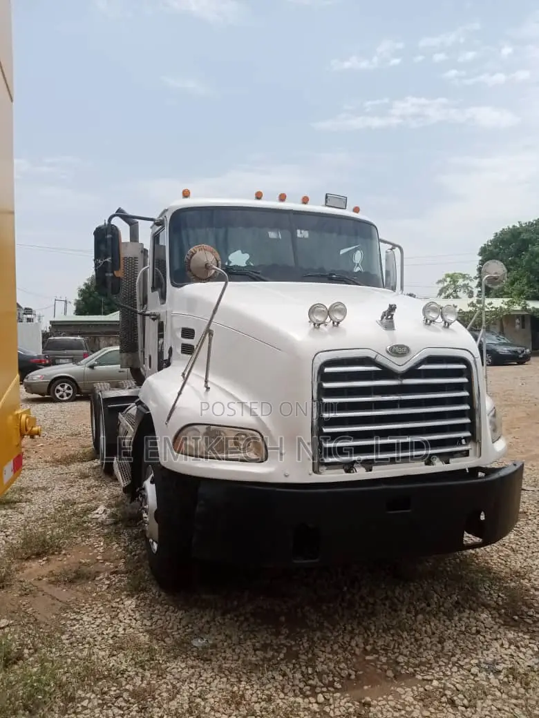 2004 Mack Truck Head.