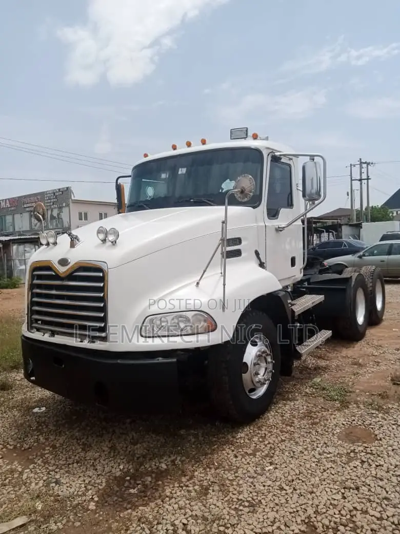 2004 Mack Truck Head.