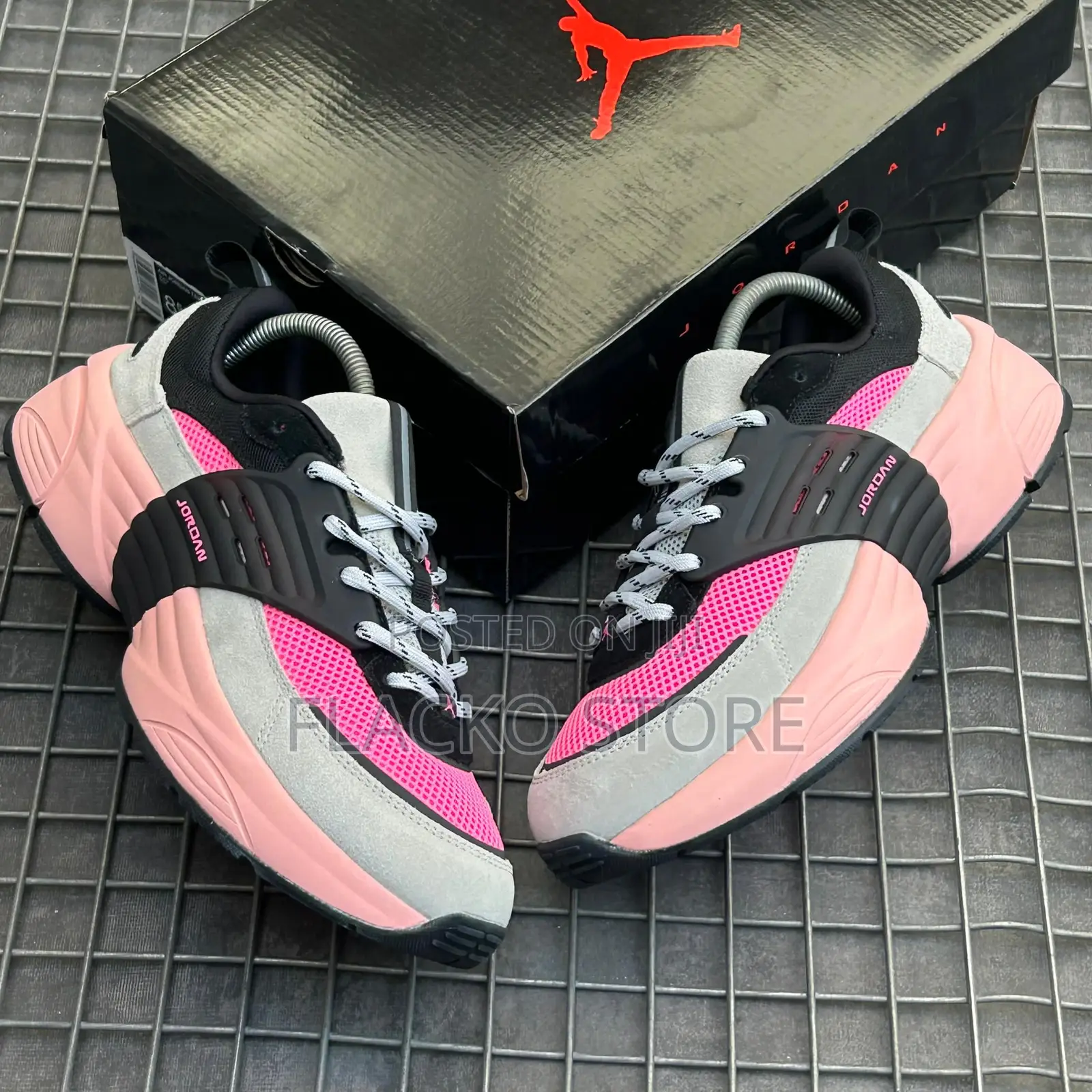 Original Air Jordan Trunner Os Sneakers