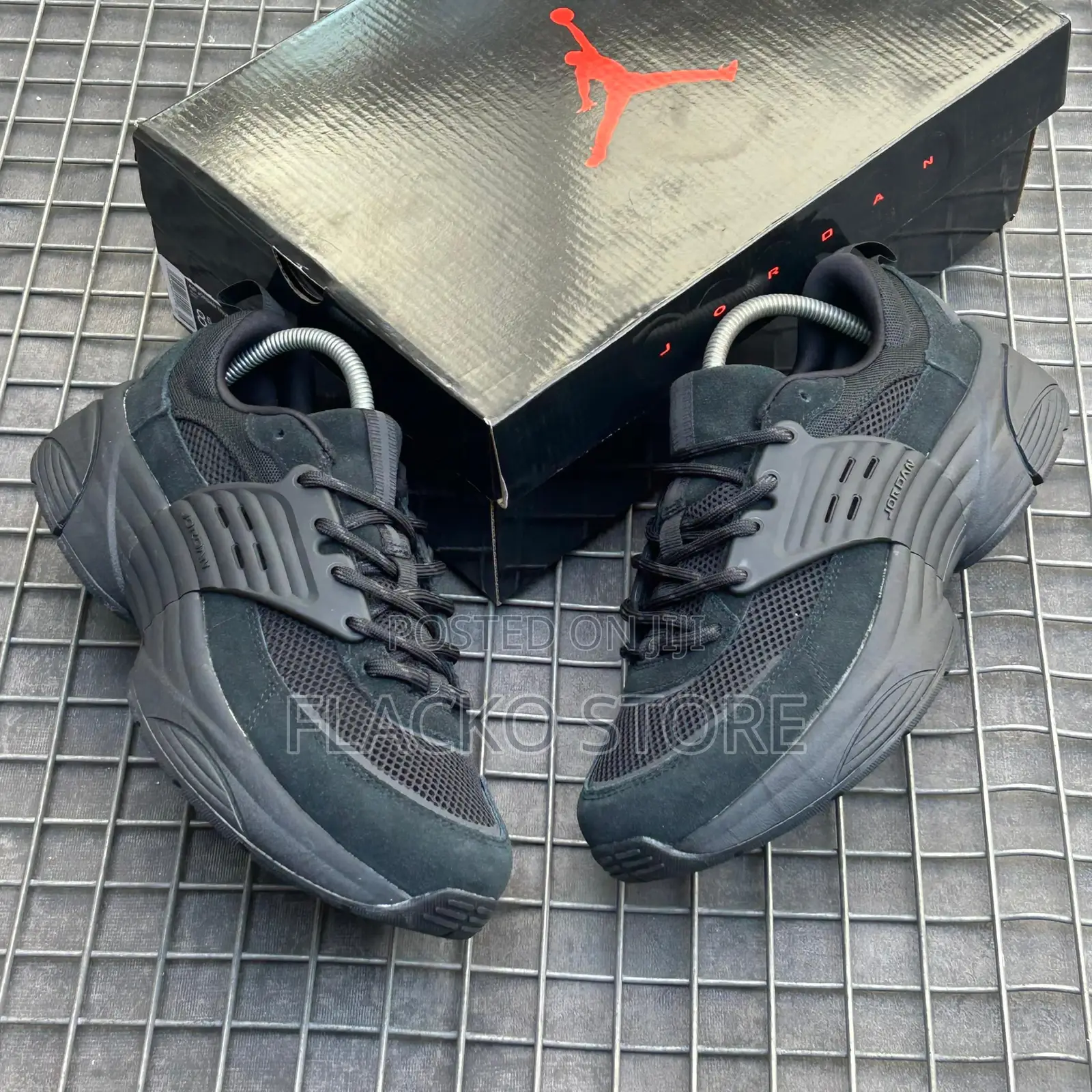 Original Air Jordan Trunner Os Sneakers