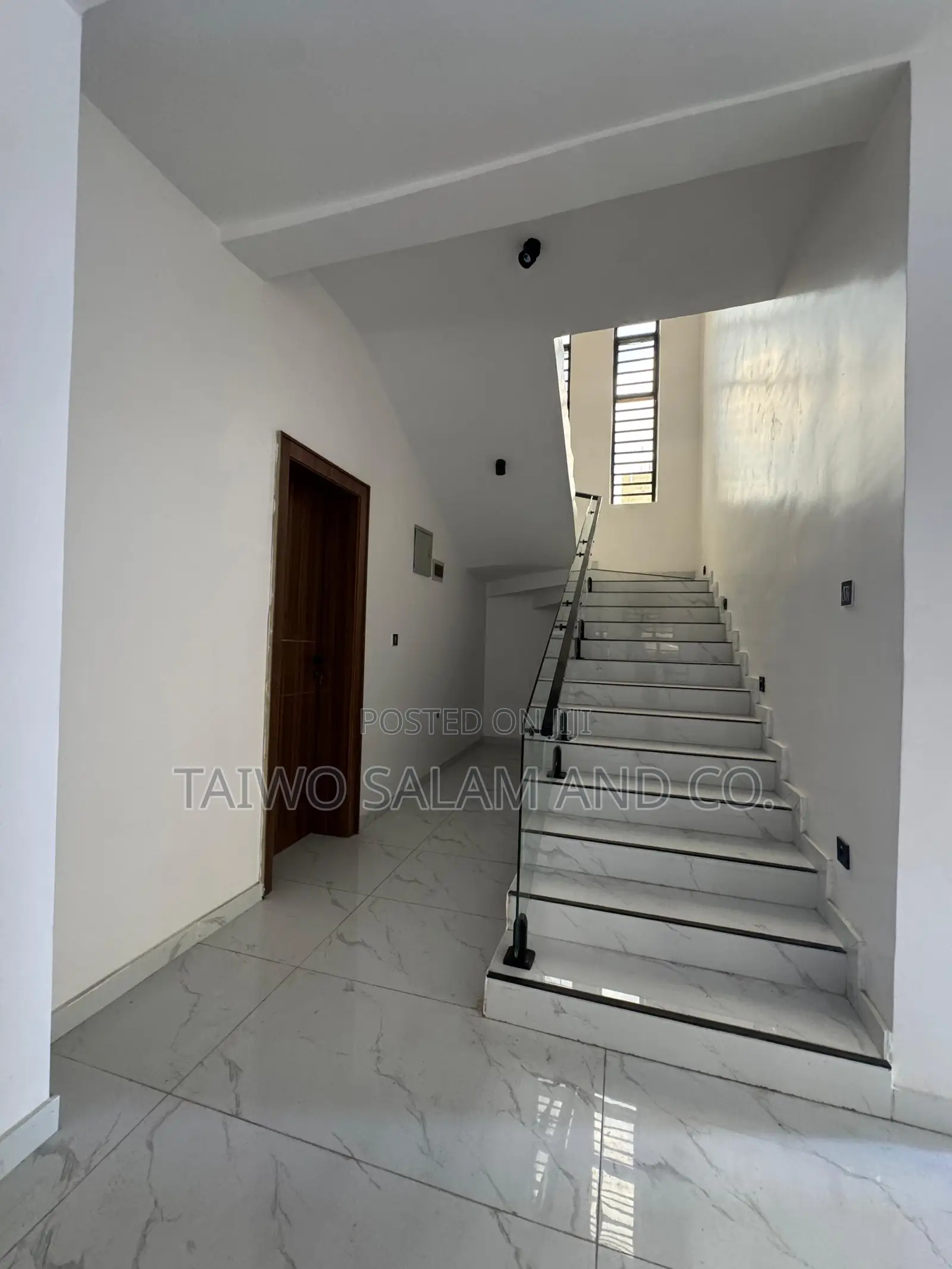 5bdrm Duplex in Calton Gate Estate, Akobo for sale