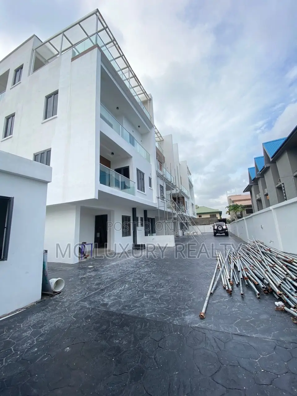 4bdrm Apartment in Lekki Phase 1 for rent