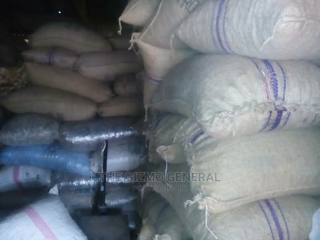 Raw Cashew Nuts in Tonnes (1,000kg) for Sale in Offa