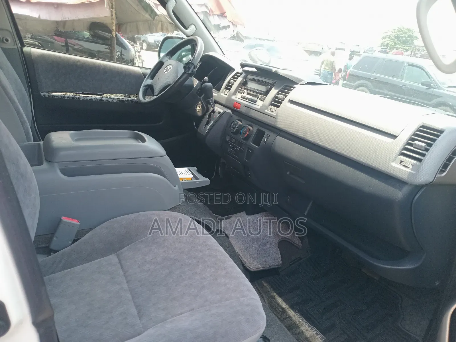 Toyota HiAce 2015 White