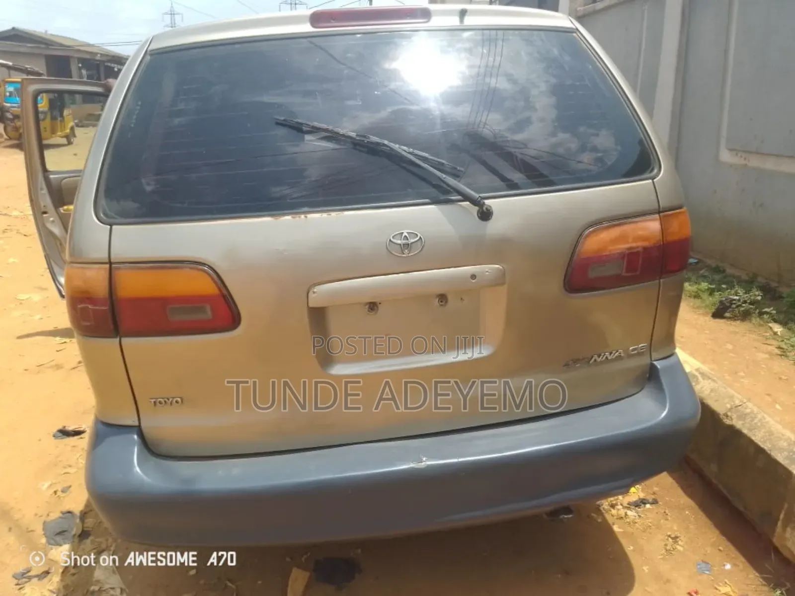 Toyota Sienna 2000 Gold