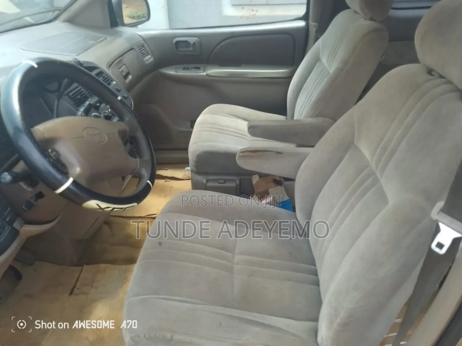 Toyota Sienna 2000 Gold