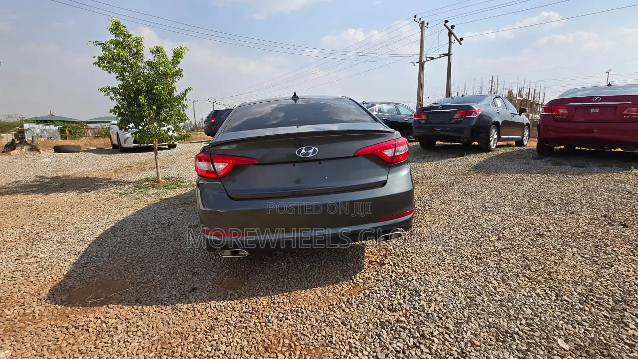 Hyundai Sonata Limited 4dr Sedan (2.4L 4cyl 6A) 2015 Gray