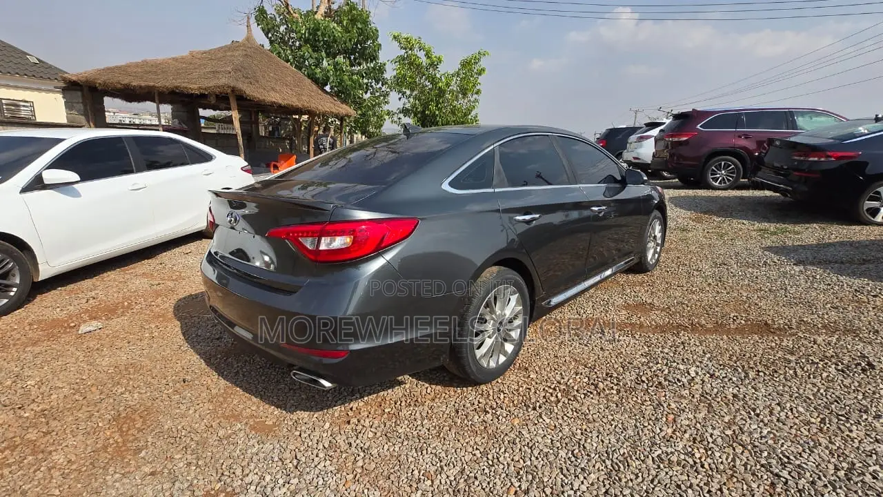 Hyundai Sonata Limited 4dr Sedan (2.4L 4cyl 6A) 2015 Gray