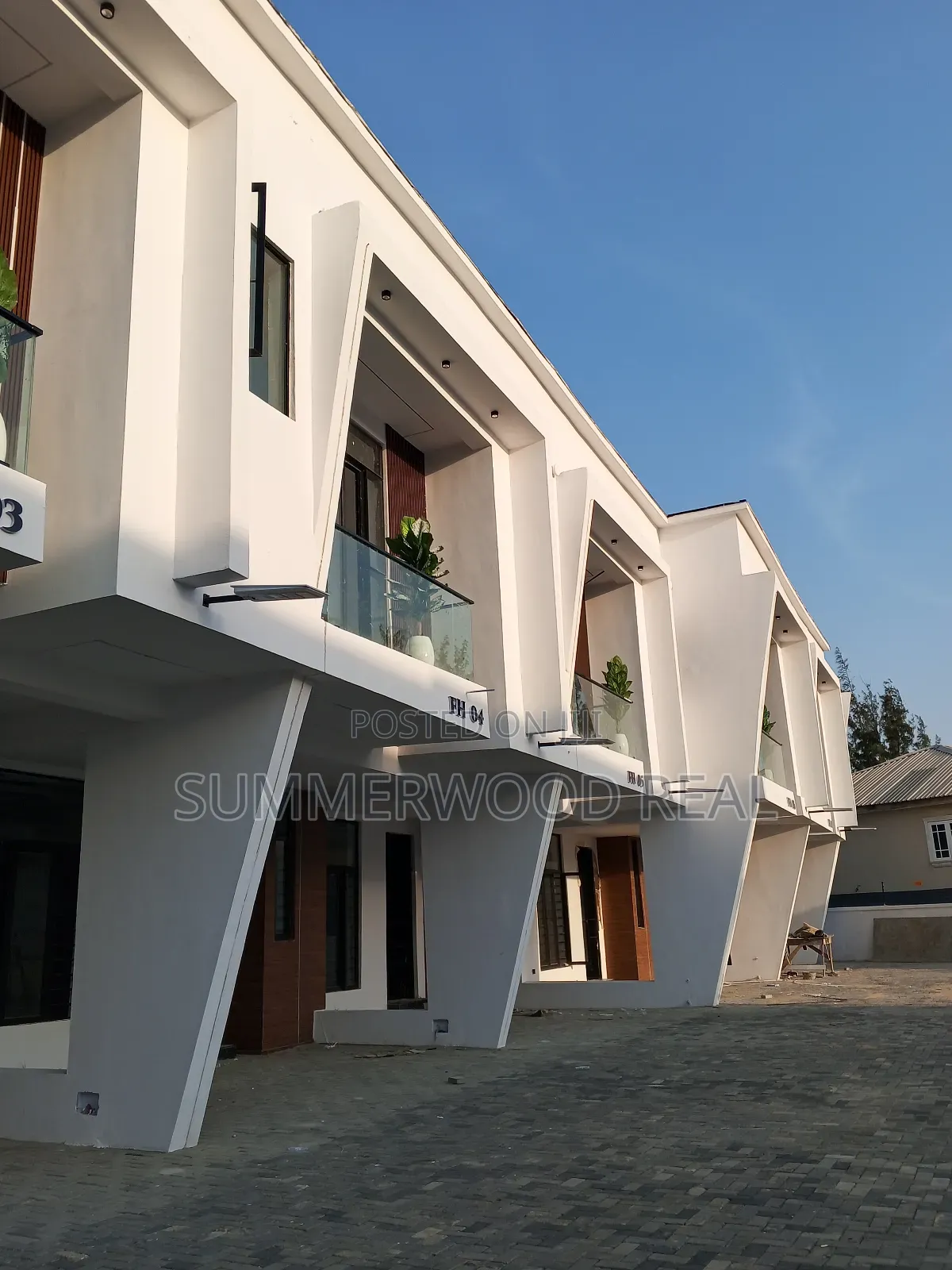 3bdrm Duplex in Lekki Phase 2 for sale