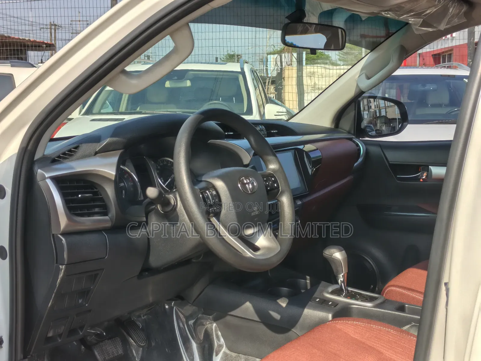 Toyota Hilux 2024 White