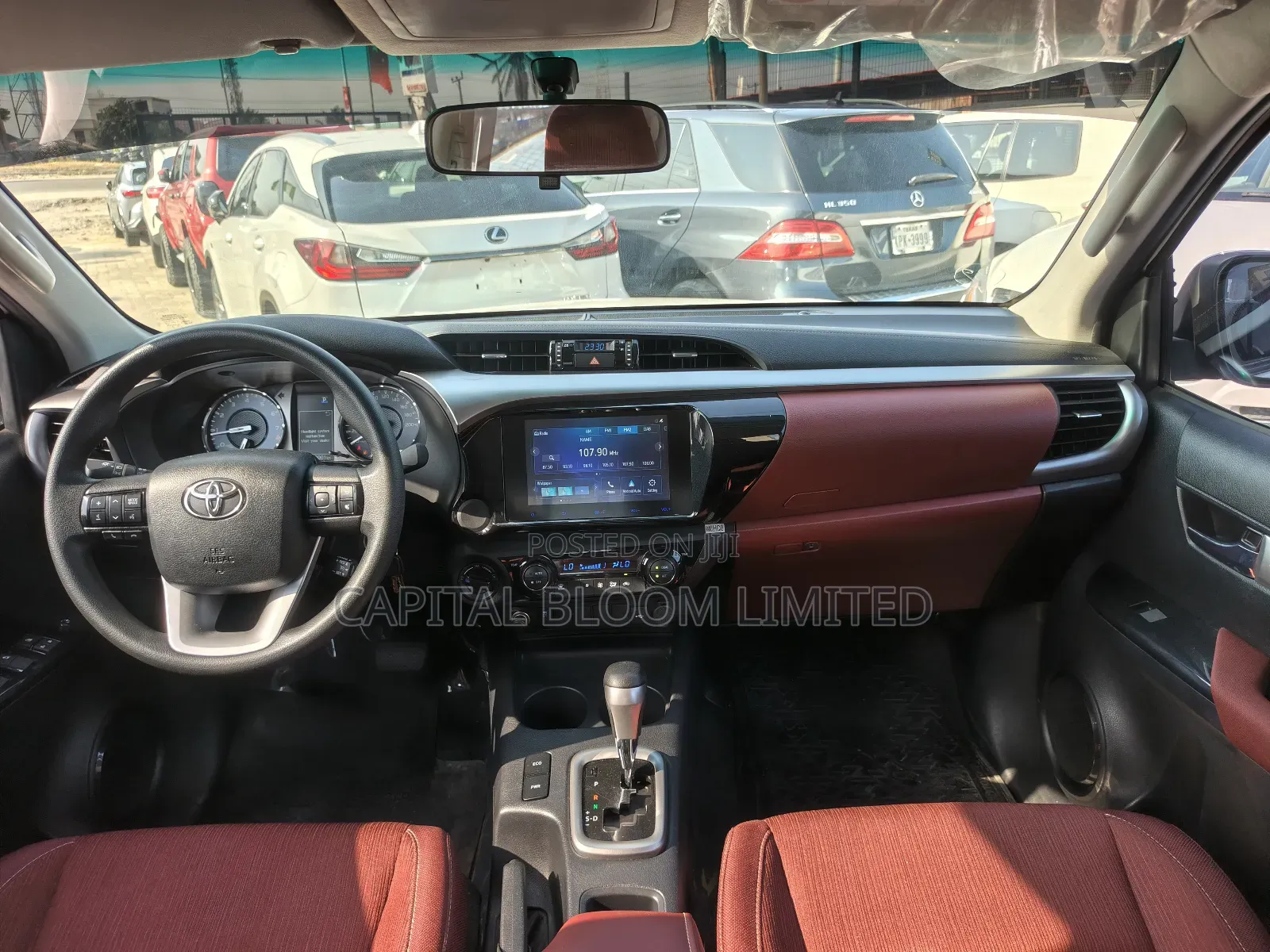 Toyota Hilux 2024 White