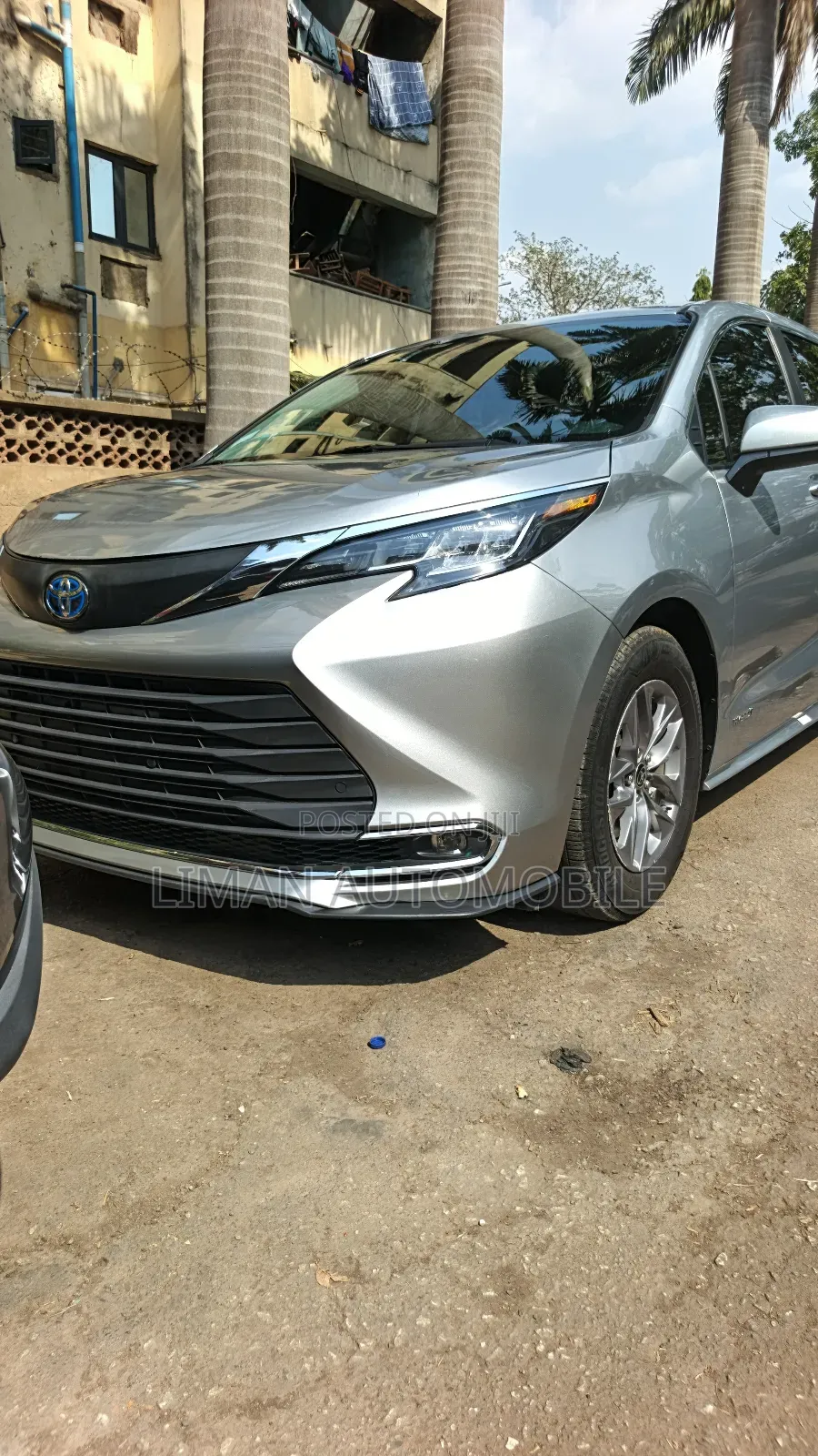 Toyota Sienna XLE 2022 Silver