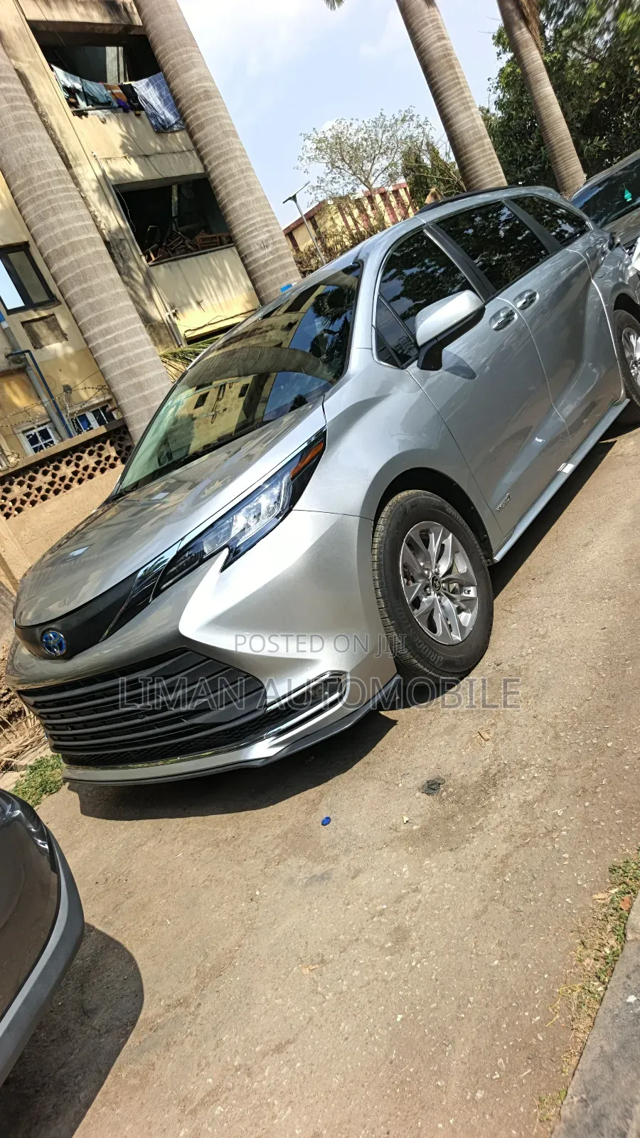 Toyota Sienna XLE 2022 Silver