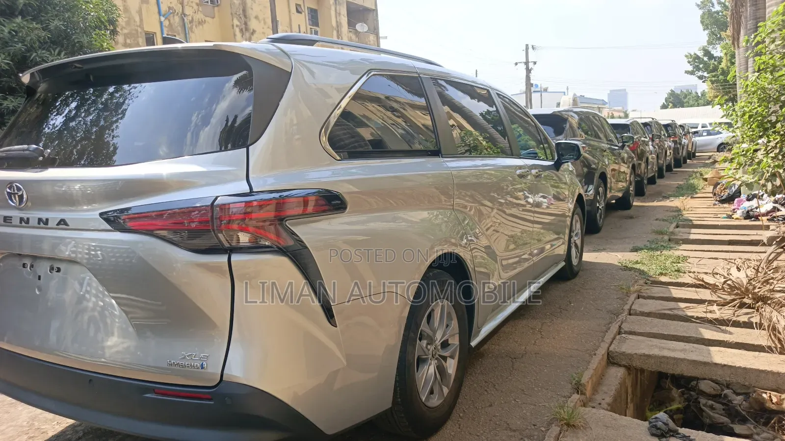 Toyota Sienna XLE 2022 Silver