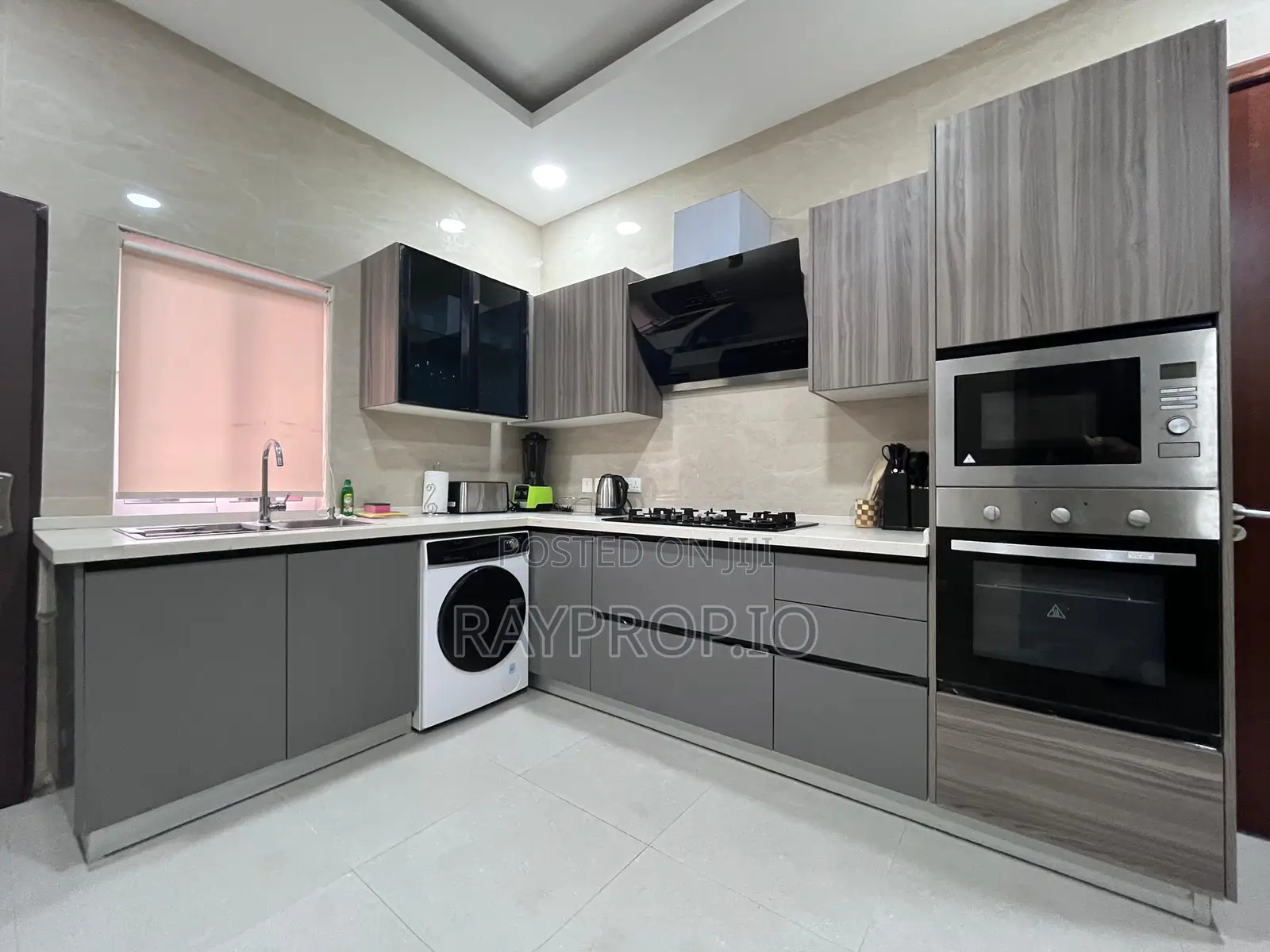 317590lk - 3 Bedroom Shortlet in Ikoyi